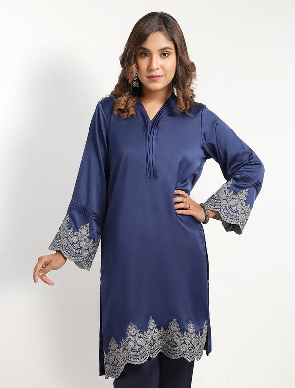 Regular Fit Embroidered Kameez